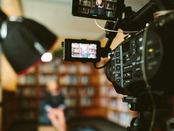 Come creare video didattici di qualità con budget limitati